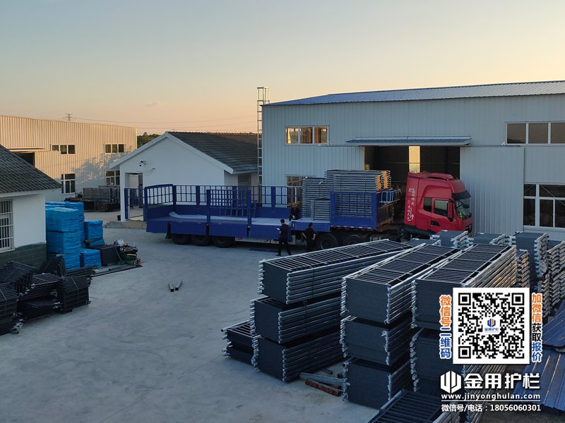 2025年7月24日鋅鋼護窗欄桿裝車發貨！